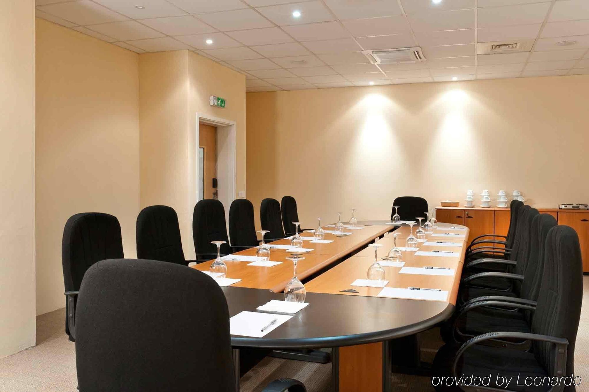 Ibis Lagos Airport Икея Экстерьер фото