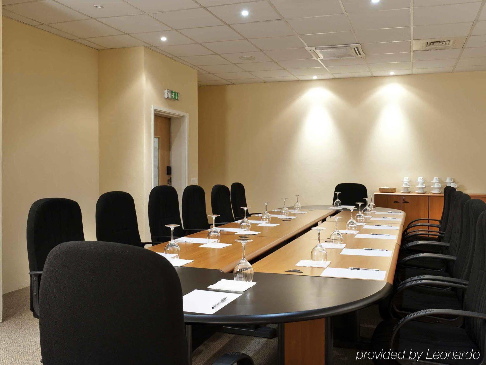 Ibis Lagos Airport Икея Экстерьер фото