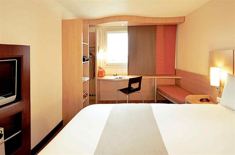 Ibis Lagos Airport Икея Экстерьер фото