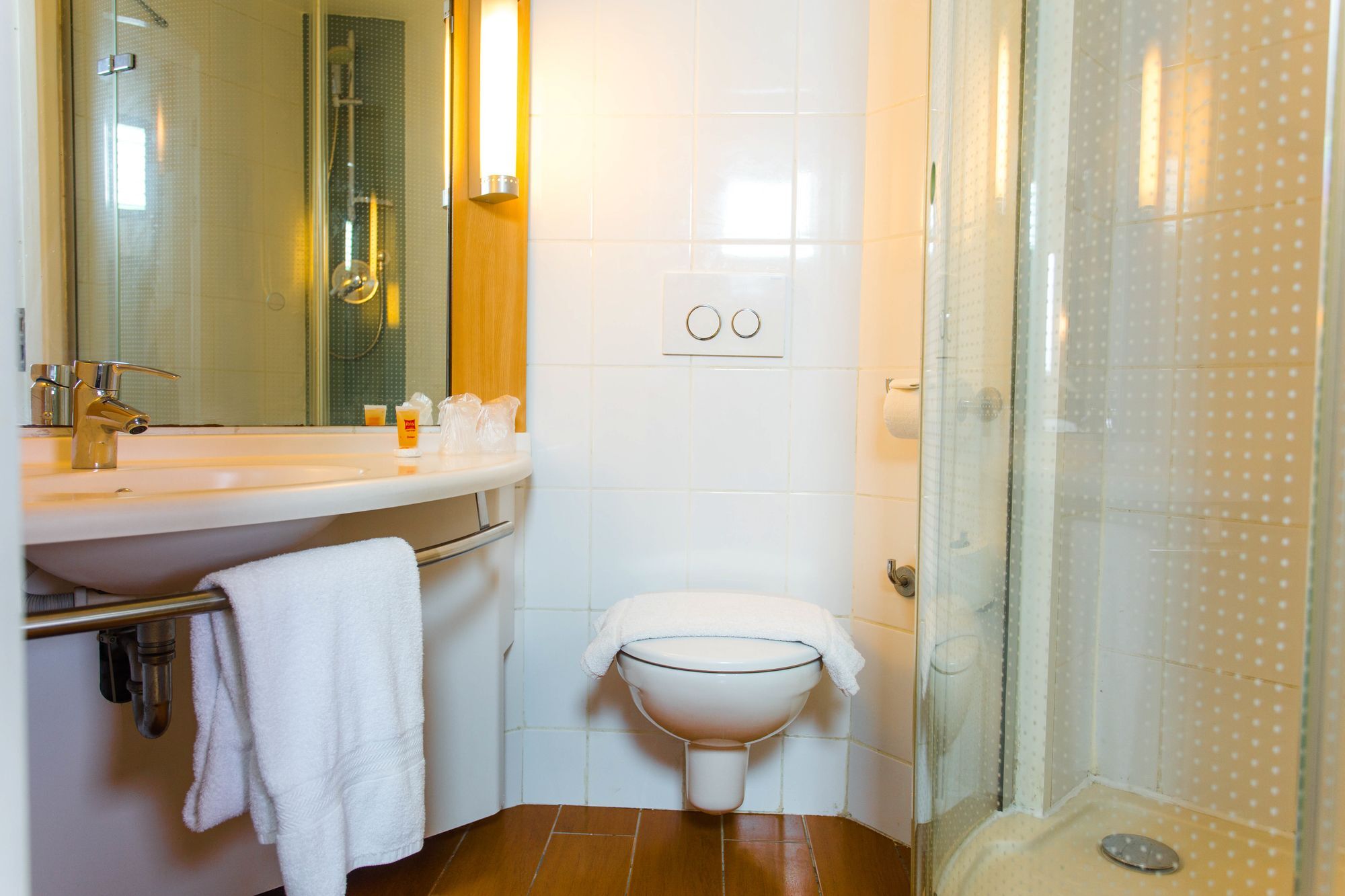 Ibis Lagos Airport Икея Экстерьер фото