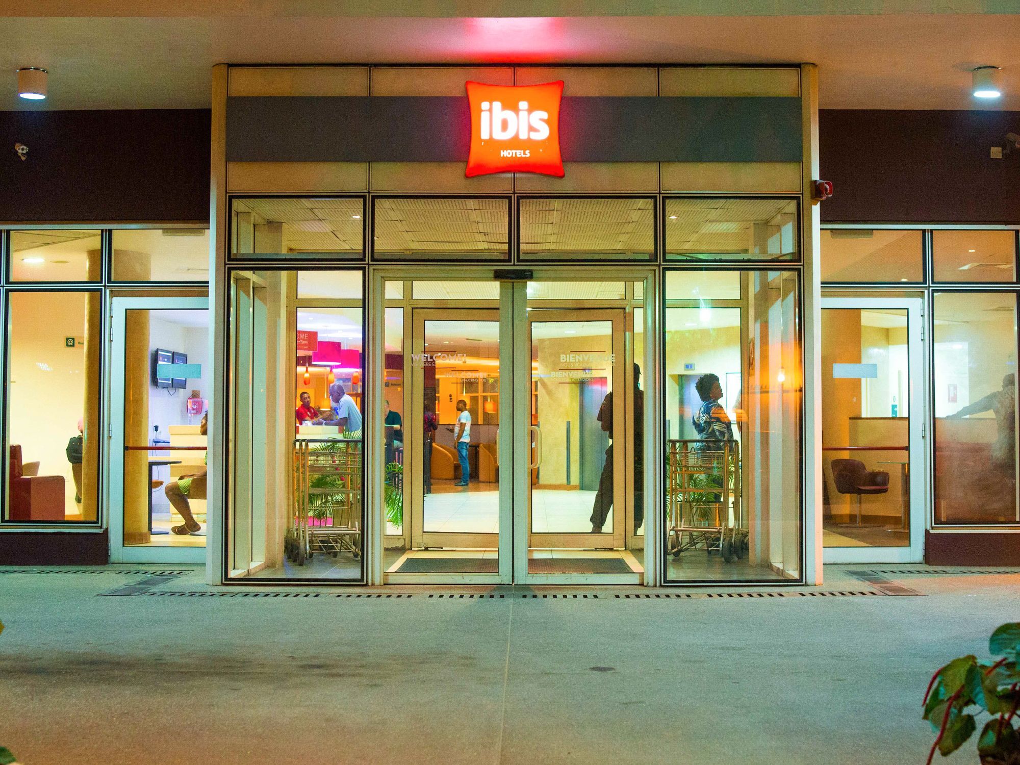 Ibis Lagos Airport Икея Экстерьер фото