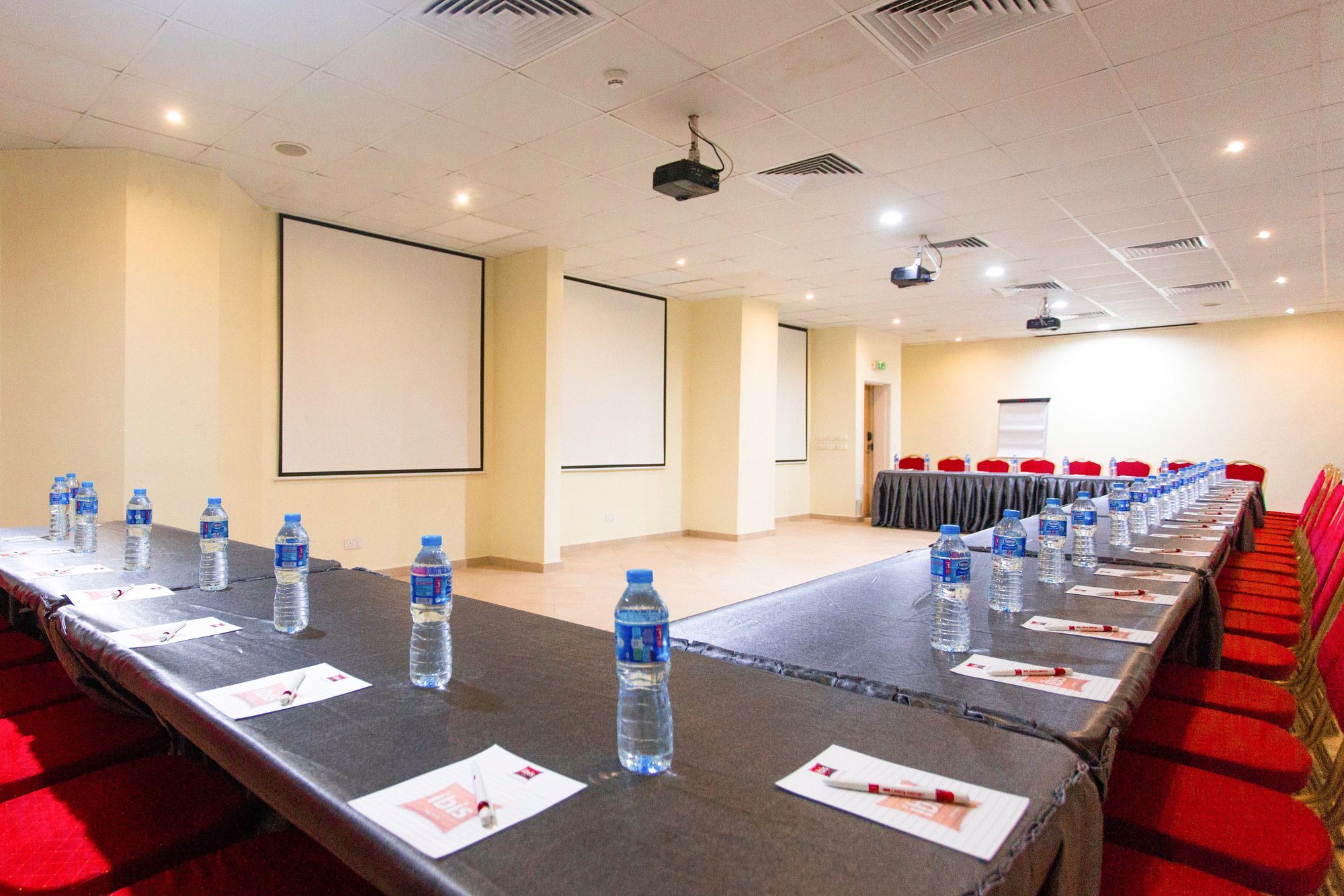 Ibis Lagos Airport Икея Экстерьер фото