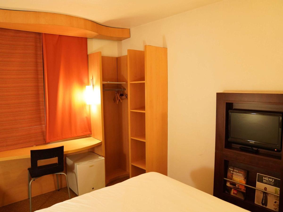 Ibis Lagos Airport Икея Экстерьер фото